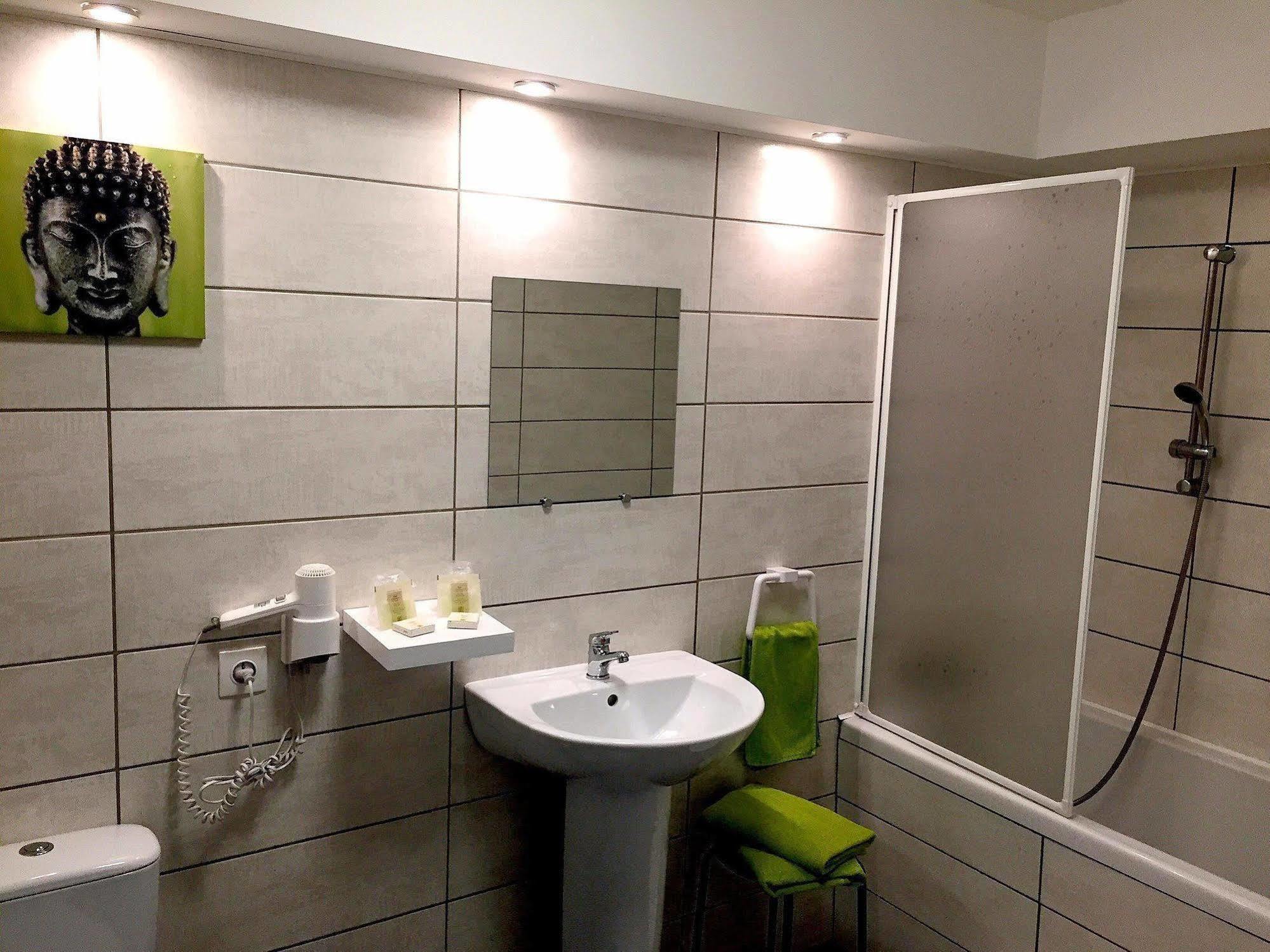 Les Boucles De Meuse Hotel 3 Etoiles Monthermé المظهر الخارجي الصورة